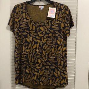 NWT LulaRoe Classic Tee large